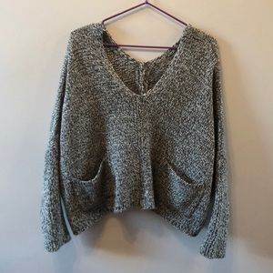 One size, cropped sweater with two pockets